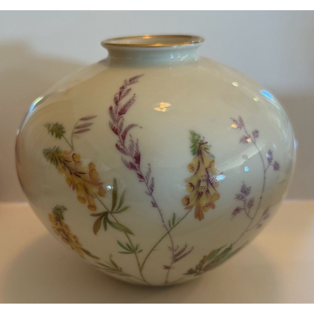 Vintage Edelstein Bavaria Wildflower Round Porcelain Vase with Gold Rim‎